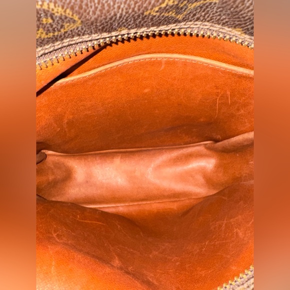 🔥 COA Louis Vuitton Danube Monogram Crossbody Bag in GUC 🔥 - Picture 4 of 15